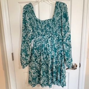 Jessica Simpson Dress with Long Sleeves Green and White Size Large NWT